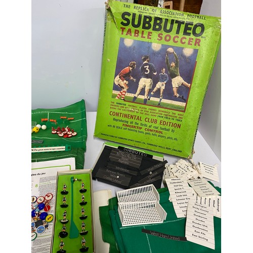 149 - Vintage/retro Subbuteo Table Soccer including pitch cloths, nets, x10 teams, goalkeepers, ball boys,... 