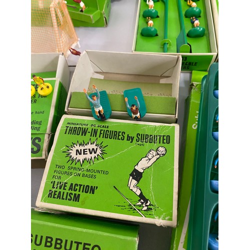 149 - Vintage/retro Subbuteo Table Soccer including pitch cloths, nets, x10 teams, goalkeepers, ball boys,... 