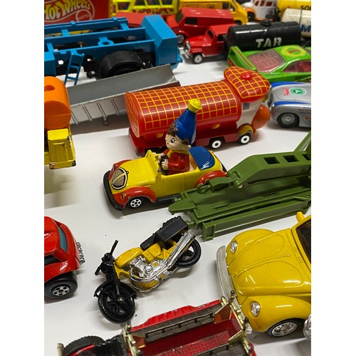 155C - A large quantity of diecast and other mixed cars and vehicles to include  Shell petrol pumps, Thomas... 