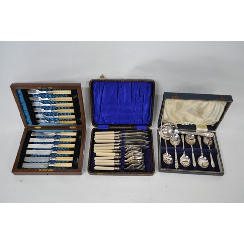 113 - x6 boxed vintage cutlery sets to include desert spoons, teaspoons, to include silver collared bone h... 