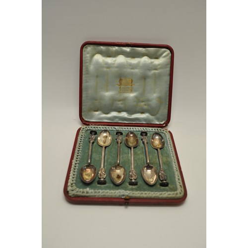 113 - x6 boxed vintage cutlery sets to include desert spoons, teaspoons, to include silver collared bone h... 