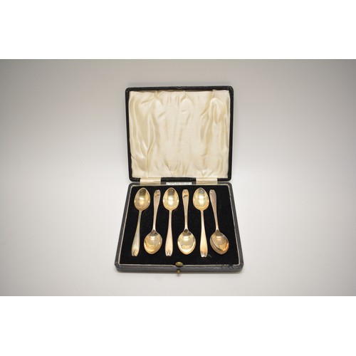 118 - Cased silver teaspoons Viners hallmarked  Sheffield 1937, in James Walker Ltd of London presentation... 