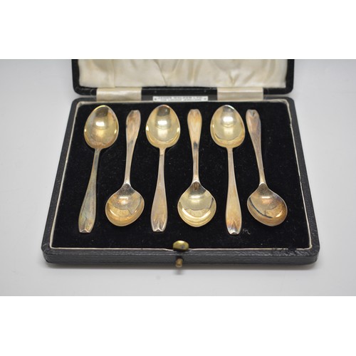 118 - Cased silver teaspoons Viners hallmarked  Sheffield 1937, in James Walker Ltd of London presentation... 