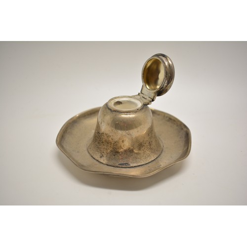 119 - Silver inkwell hallmarked Birmingham 1905, maker Synger & Beddoes, with glass liner, approx gross we... 