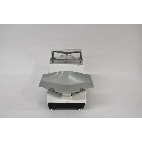 136 - Avery shop Scales with plastic weighing bowl