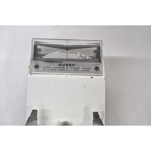 136 - Avery shop Scales with plastic weighing bowl