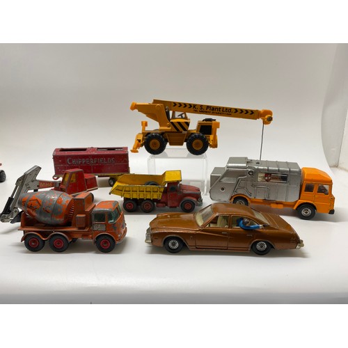 246 - A variety of Dinky and other diecast vehicles, to include industrial, freight, and military-related