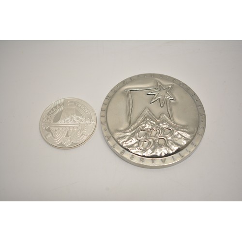 256 - Participation Medal Olympic Winter Games 1992 and silver Dutch Maastricht token 25 Pax.