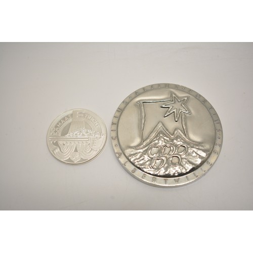 256 - Participation Medal Olympic Winter Games 1992 and silver Dutch Maastricht token 25 Pax.