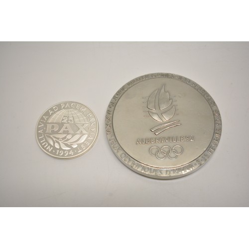 256 - Participation Medal Olympic Winter Games 1992 and silver Dutch Maastricht token 25 Pax.