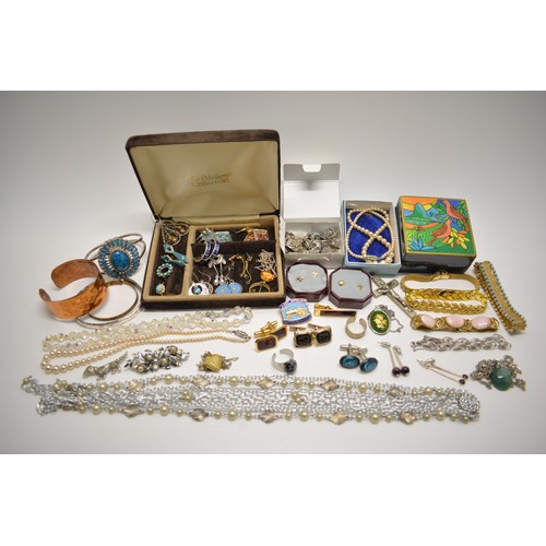 319 - Large quantity of mixed costume jewellery to include earrings, bracelets, necklaces, rings etc.