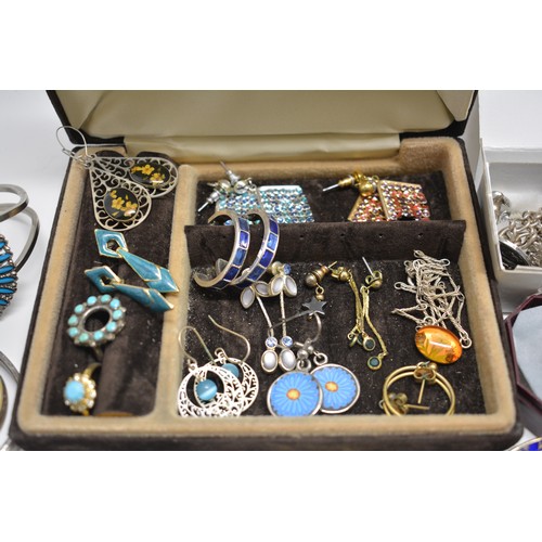 319 - Large quantity of mixed costume jewellery to include earrings, bracelets, necklaces, rings etc.