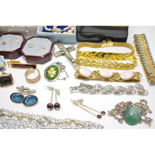 319 - Large quantity of mixed costume jewellery to include earrings, bracelets, necklaces, rings etc.