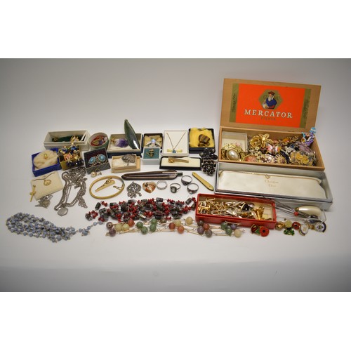 321 - A large collection of costume jewellery items to include Christian Dior Bijoux heart necklace, vinta... 