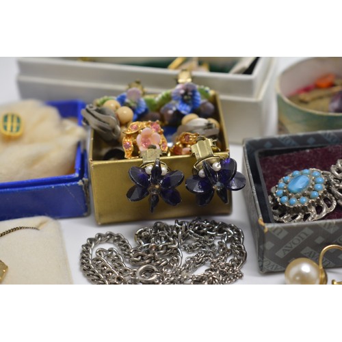 321 - A large collection of costume jewellery items to include Christian Dior Bijoux heart necklace, vinta... 