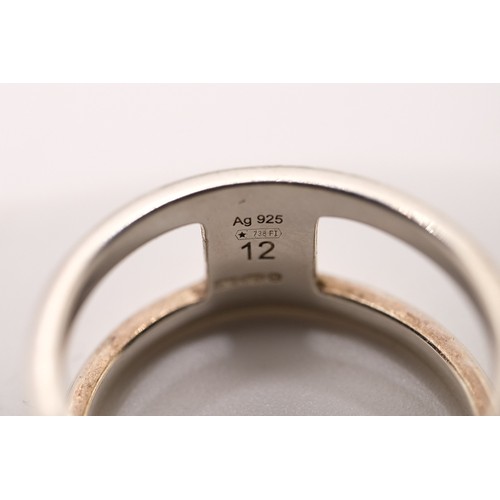 323 - Genuine Gucci silver interlocking open band ring, with original box and pouch and leaflets, approx s... 