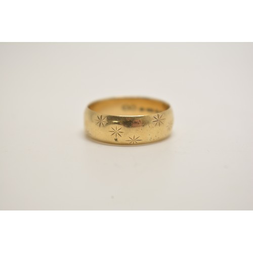 330 - 9ct yellow gold band with engraved star design pattern (4g) hallmarked London, together with 9ct yel... 