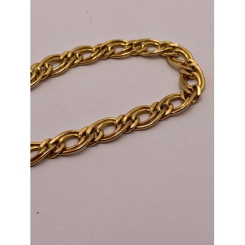 299C - 9ct yellow gold link bracelet, stamped 375 Italy, approx weight 3.85