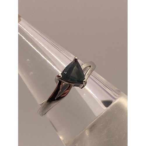 297A - 18K Alexandrite white gold ring, with box and certificate, approx size N. Approx metal weight 2.92g.