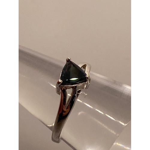 297A - 18K Alexandrite white gold ring, with box and certificate, approx size N. Approx metal weight 2.92g.