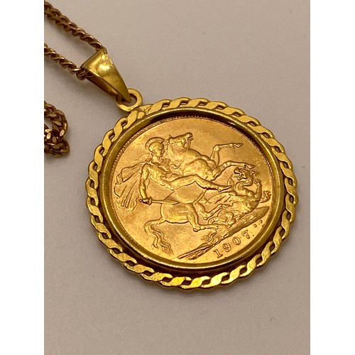 196 - 22ct gold full sovereign Edward VII 1907, in removable 9ct gold mount and chain stamped 9ct. Approx ... 