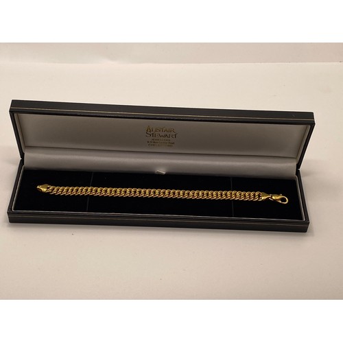 200 - Yellow gold double link design bracelet stamped 750 Italy, Approx length 7.5