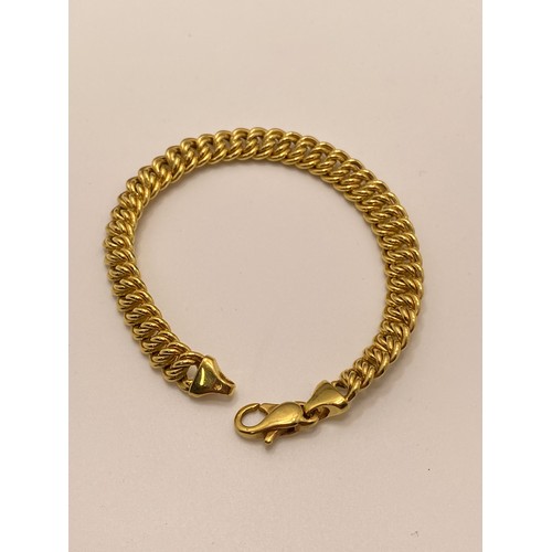 200 - Yellow gold double link design bracelet stamped 750 Italy, Approx length 7.5