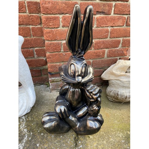 251 - Garden resin figure of Bugs Bunny