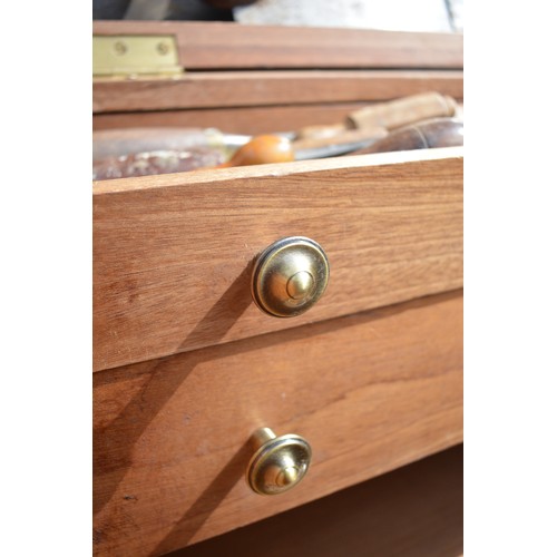 84 - Bespoke handmade carpenter's tool chest with inner drawers containing various saws, chisels, hammers... 