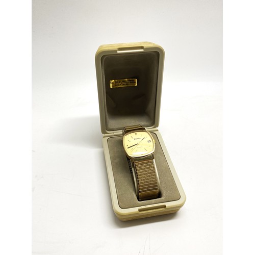 281 - Strada 9ct yellow gold cased wristwatch, hallmarked to inside of case.