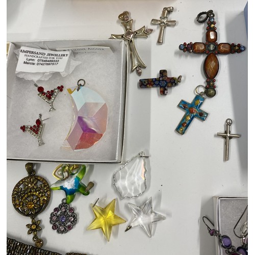 298 - A large quantity of mixed costume jewellery items including Franklin Mint boxed necklace, Debra Fox ... 