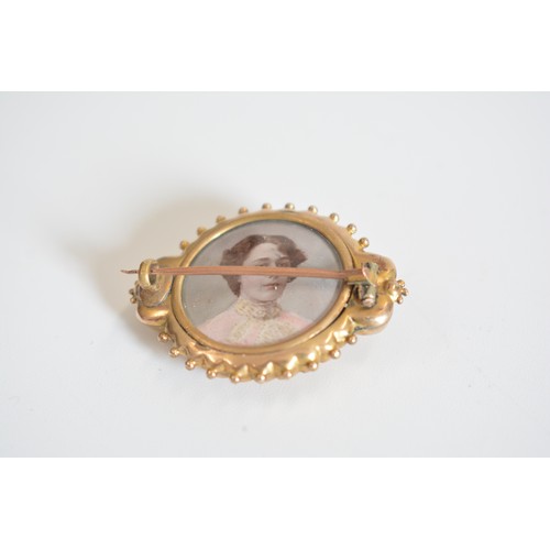 300 - Victorian Mourning brooch with hand coloured portraiture to reverse. Tested as 9ct gold, approx gros... 