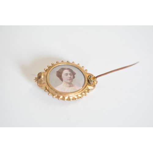 300 - Victorian Mourning brooch with hand coloured portraiture to reverse. Tested as 9ct gold, approx gros... 