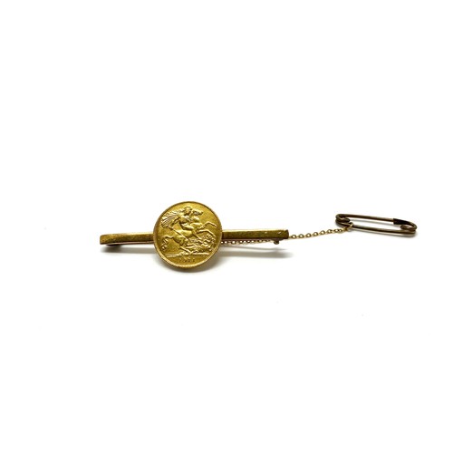 339 - 1911 gold (half) sovereign 9ct gold bar brooch with safety chain, gross weight 6.75 gms.AF