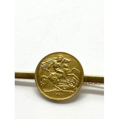 339 - 1911 gold (half) sovereign 9ct gold bar brooch with safety chain, gross weight 6.75 gms.AF