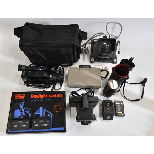 26 - Camera equipment bundle consisting Polaroid 104, Polaroid Instant 20, cased 80-200mm camera lens, Ca... 