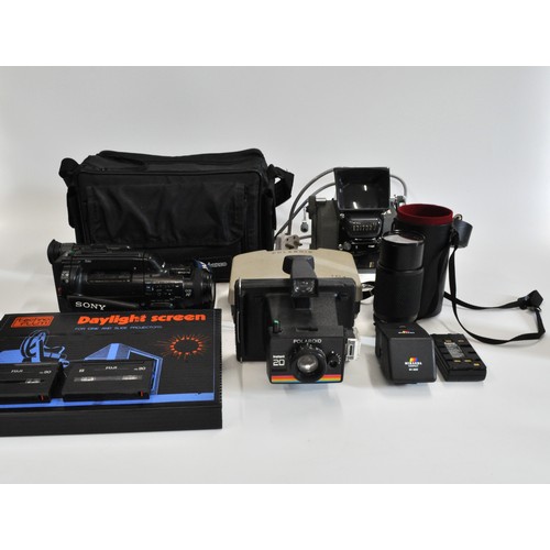 26 - Camera equipment bundle consisting Polaroid 104, Polaroid Instant 20, cased 80-200mm camera lens, Ca... 