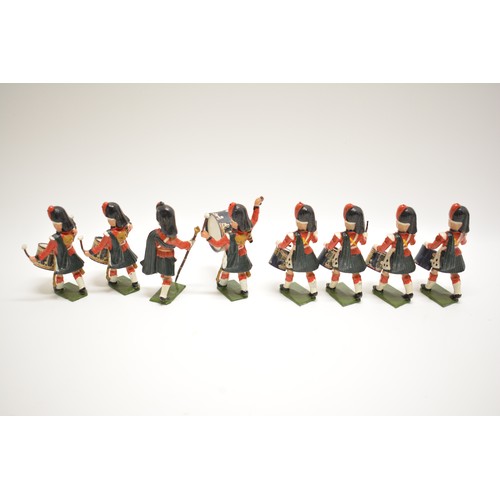 189 - Britains set of 8 die cast black watch parade figures. 6.2 cm.