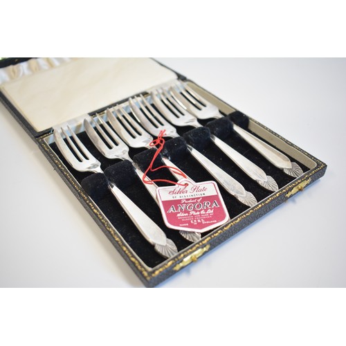 245 - A canteen of FlexFit cutlery and a mixture of boxed cutlery items including napkin rings with duck p... 