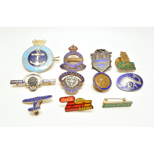 257 - Group of vintage pin/cap  badges including British Legion, RNLI,  Old Comrades Association, Enamelle... 