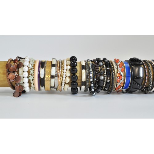 260 - A large collection of bangles/bracelets, various colours and designs