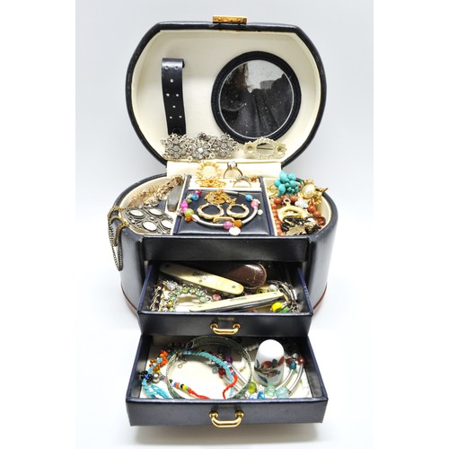 266 - Jewellery box containing a mixture of rings, necklaces, bracelets, brooches together with 1980s Jasp... 