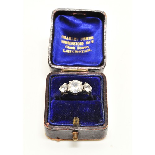 269 - 9ct trilogy ring, Large central stone. Approx size K, stamped 9Ct. Approx gross weight 2.5g.