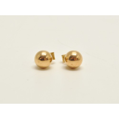 273 - x4 pairs of 9ct gold stud earings, approx gross weight 3.5g