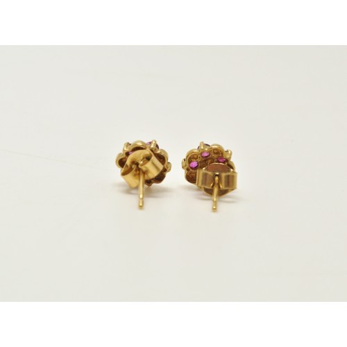 273 - x4 pairs of 9ct gold stud earings, approx gross weight 3.5g