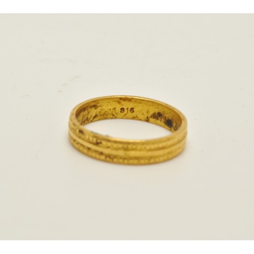 282 - Yellow gold band stamped 916, approx 4g.