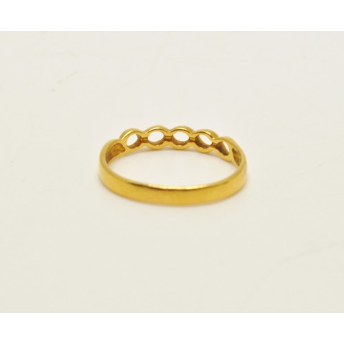 286 - Yellow gold ring stamped 22/22kt, approx weight 2.35g. Size N.