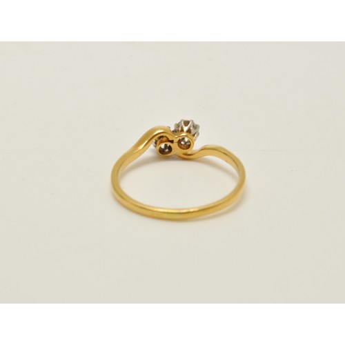 290 - 18ct yellow gold ring with two solitaire diamonds in twin set design, approx size N/O. Approx diamon... 