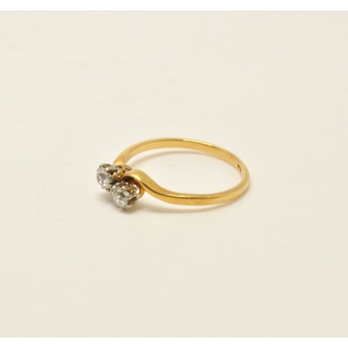 290 - 18ct yellow gold ring with two solitaire diamonds in twin set design, approx size N/O. Approx diamon... 