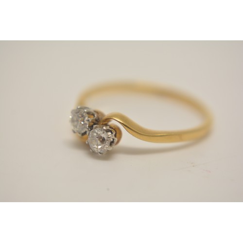 290 - 18ct yellow gold ring with two solitaire diamonds in twin set design, approx size N/O. Approx diamon... 